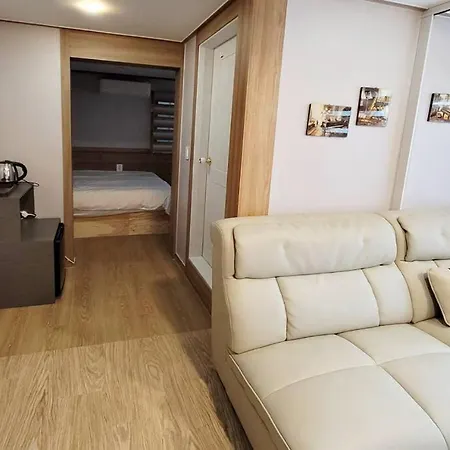 J Honor House Foreigner Only
