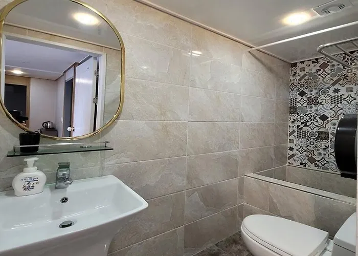 J Honor House Foreigner Only Casa de hóspedes 4*