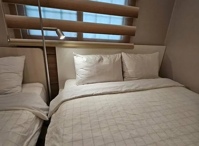 J Honor House Foreigner Only Casa de hóspedes 4*