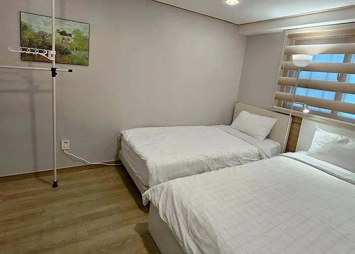 J Honor House Foreigner Only