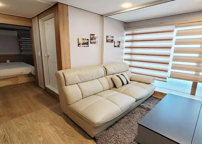 J Honor House Foreigner Only